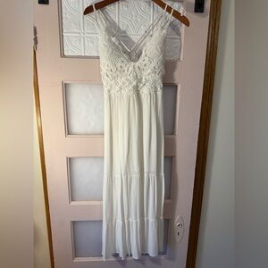 Chic White Lace Maxi Dress